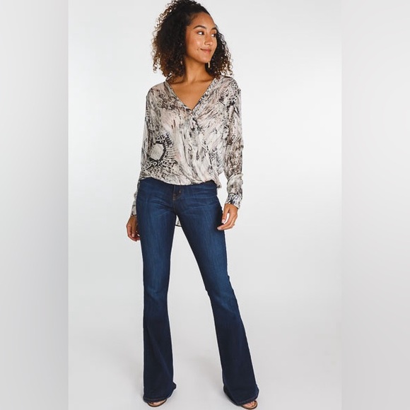 M & Co Sheer High Low Top Sheath Snake Blouse SZ Large NEW - Picture 4 of 14